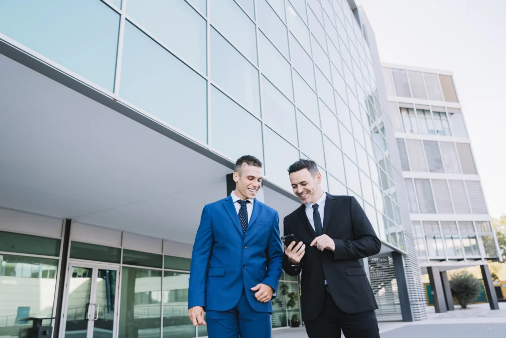 Mau Bikin Badan Usaha? Kenali Perbedaan PT Umum dan CV!