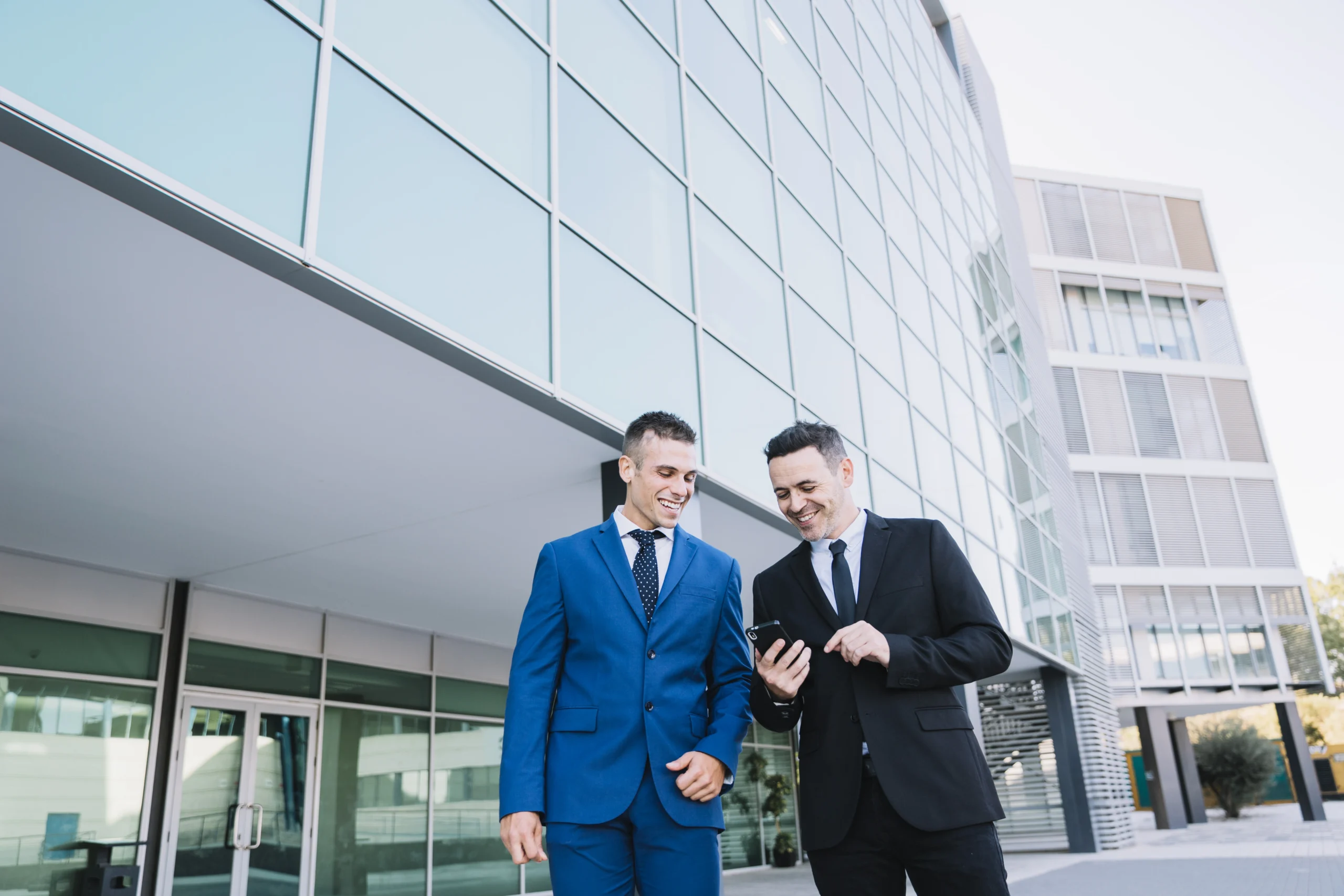 Mau Bikin Badan Usaha? Kenali Perbedaan PT Umum dan CV!